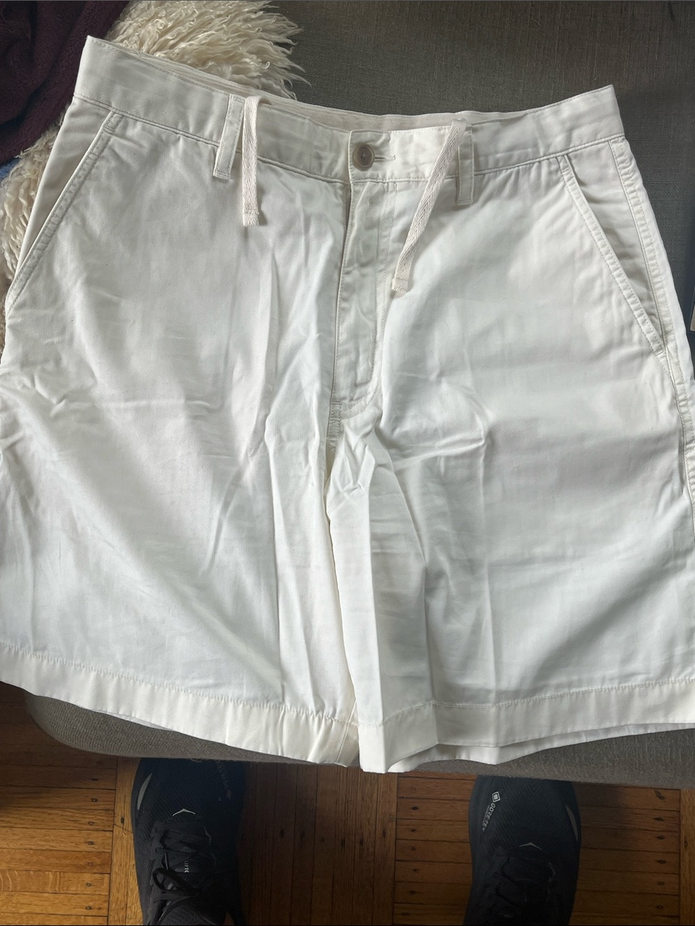 Uniqlo Men's White Flat-Front Casual Shorts